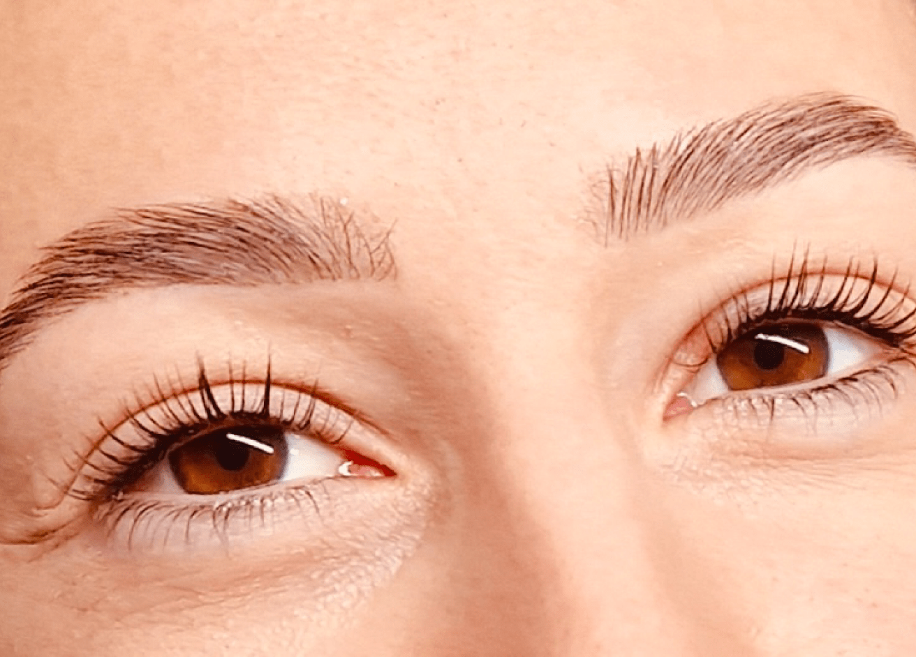 Exemples de réalisations de rehaussement de cils et teinture des cils